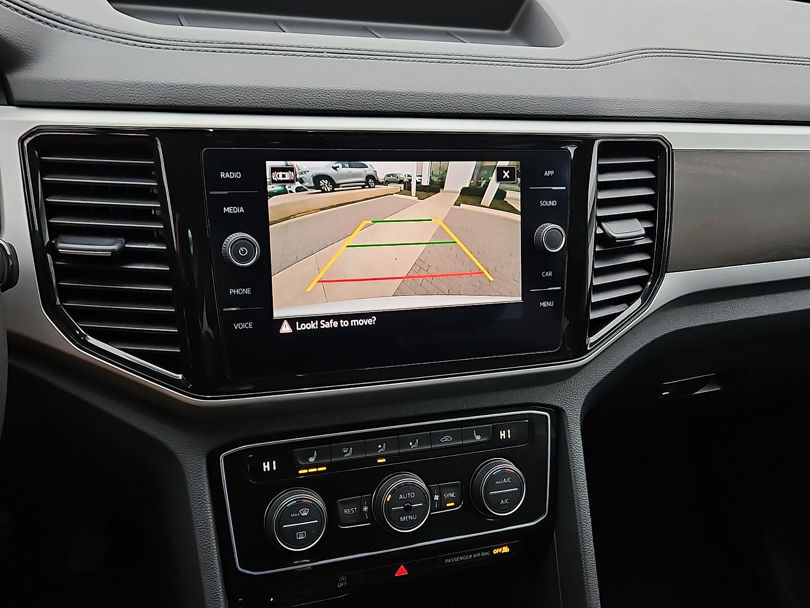 2022 Volkswagen Atlas 3.6L V6 SE w/Technology