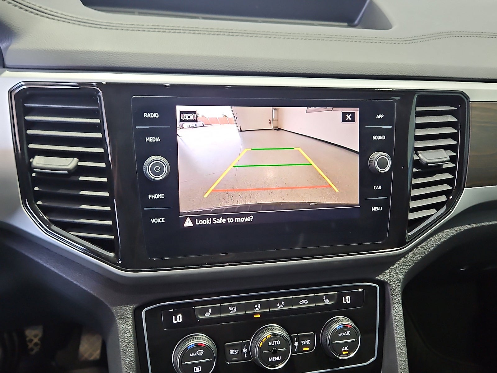 2023 Volkswagen Atlas 3.6L V6 SE w/Technology