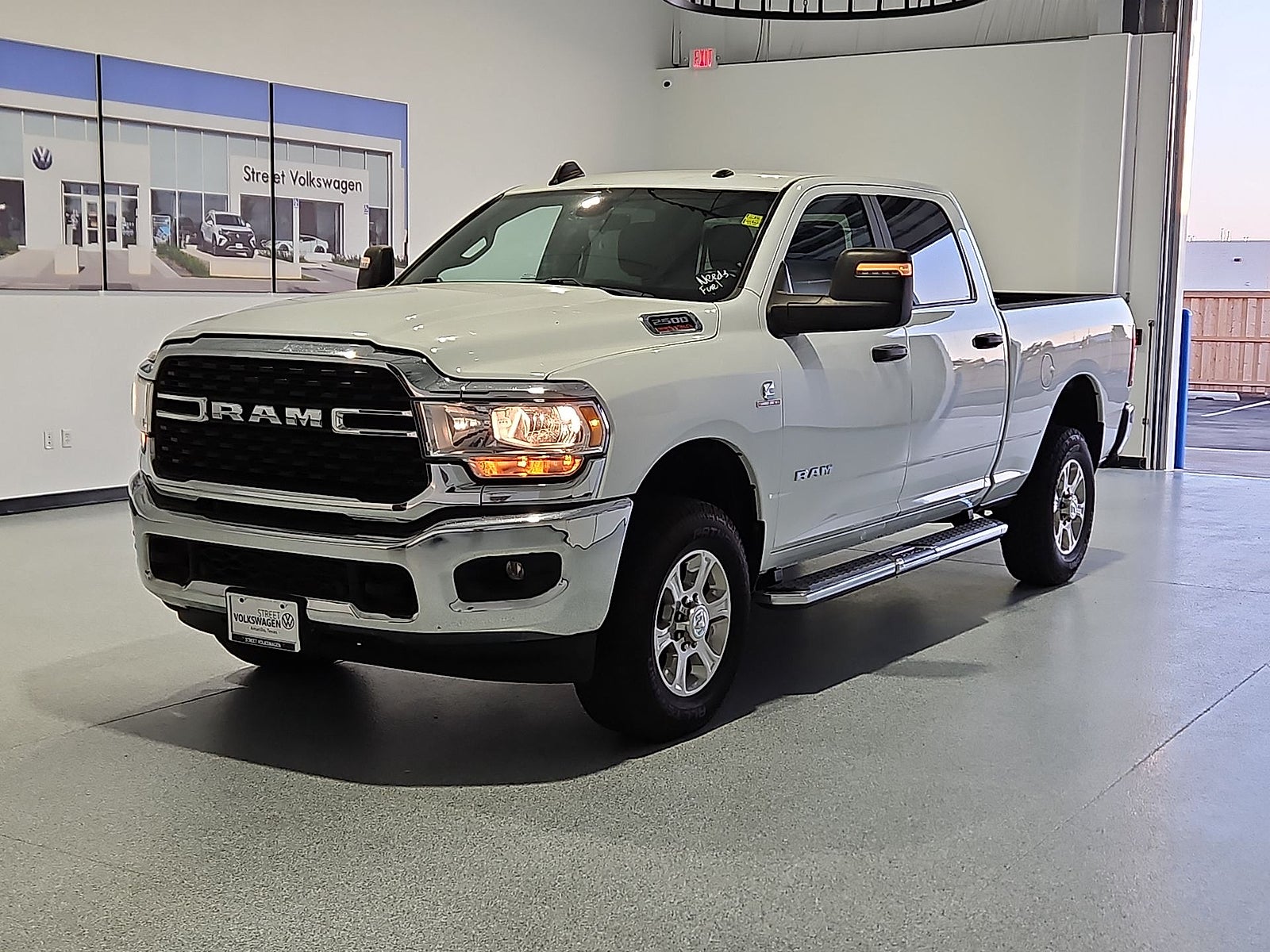2024 RAM 2500 Big Horn Crew Cab 4x4 6'4" Box