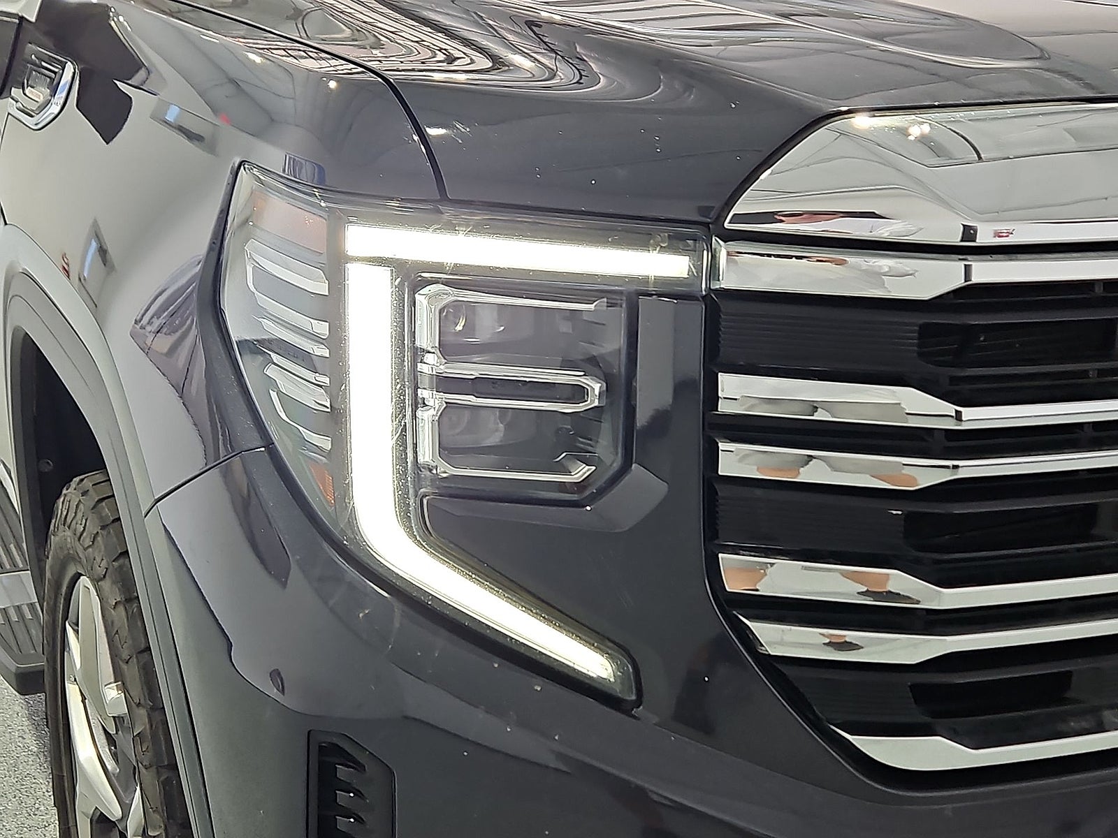2023 GMC Sierra 1500 4WD Crew Cab Short Box SLT