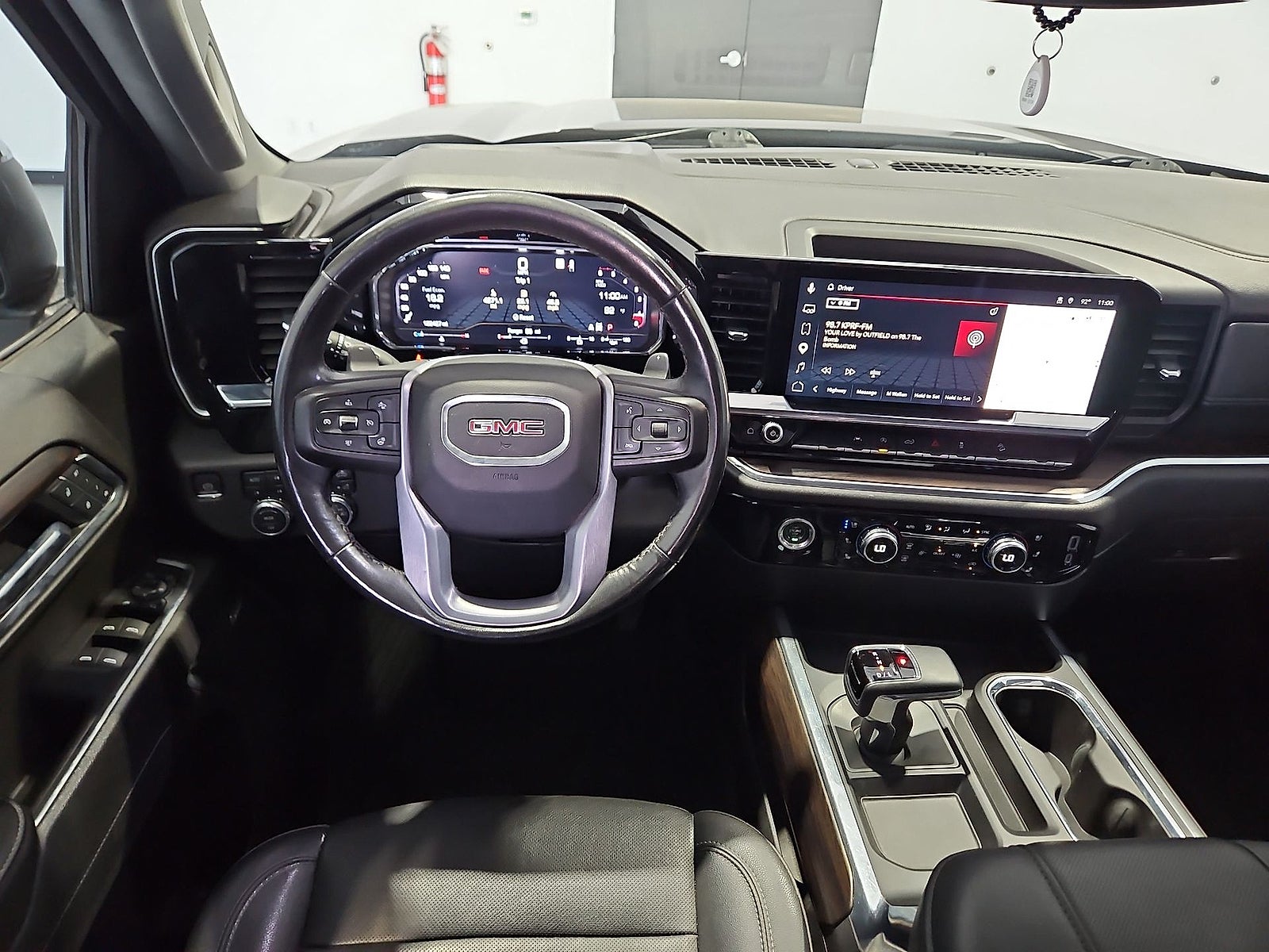 2023 GMC Sierra 1500 4WD Crew Cab Short Box SLT