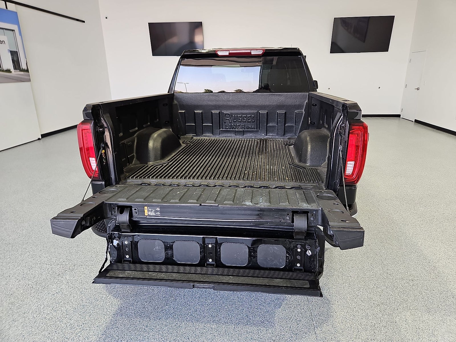 2025 GMC Sierra 1500 4WD Crew Cab Short Box SLT