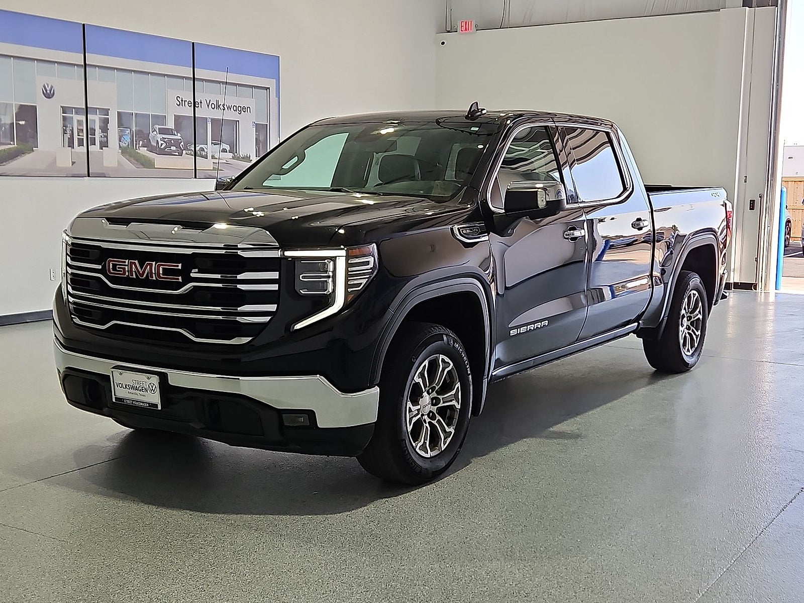 2025 GMC Sierra 1500 4WD Crew Cab Short Box SLT