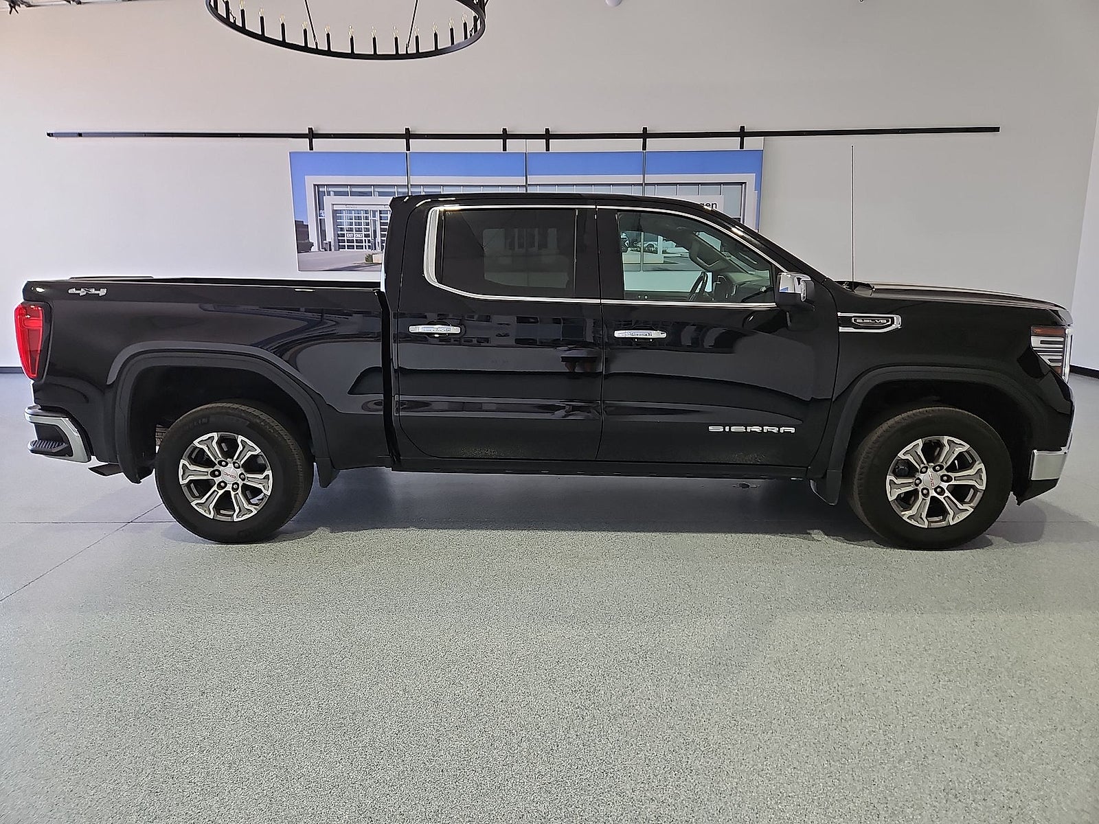 2025 GMC Sierra 1500 4WD Crew Cab Short Box SLT
