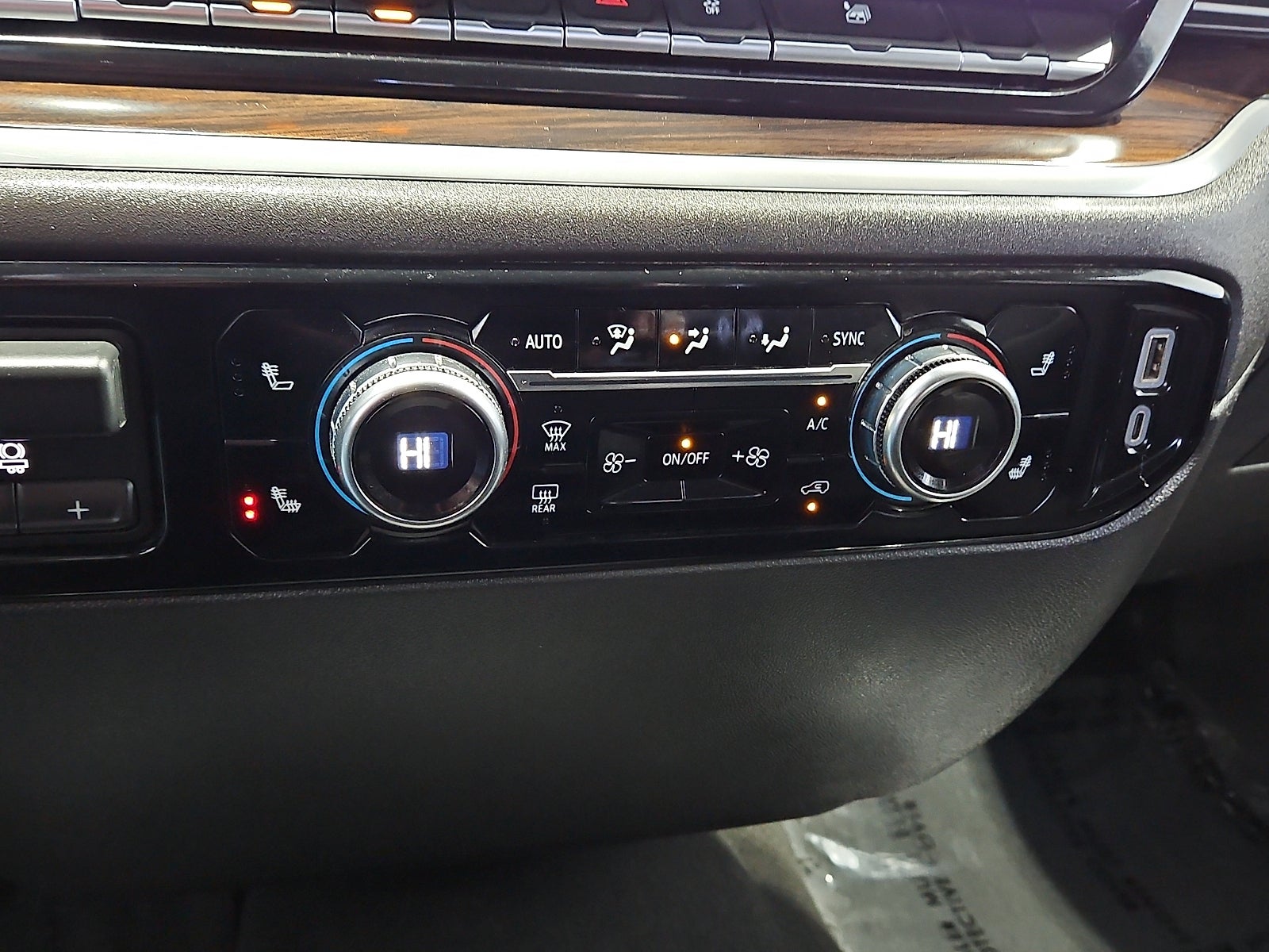 2025 GMC Sierra 1500 4WD Crew Cab Short Box SLT