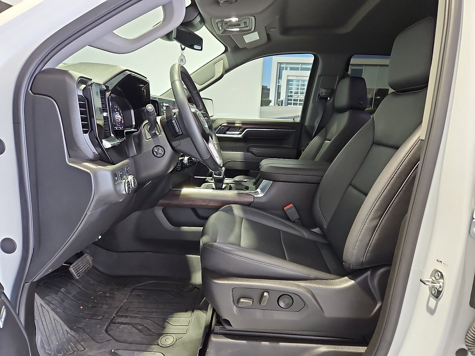 2025 GMC Sierra 1500 4WD Crew Cab Short Box SLT
