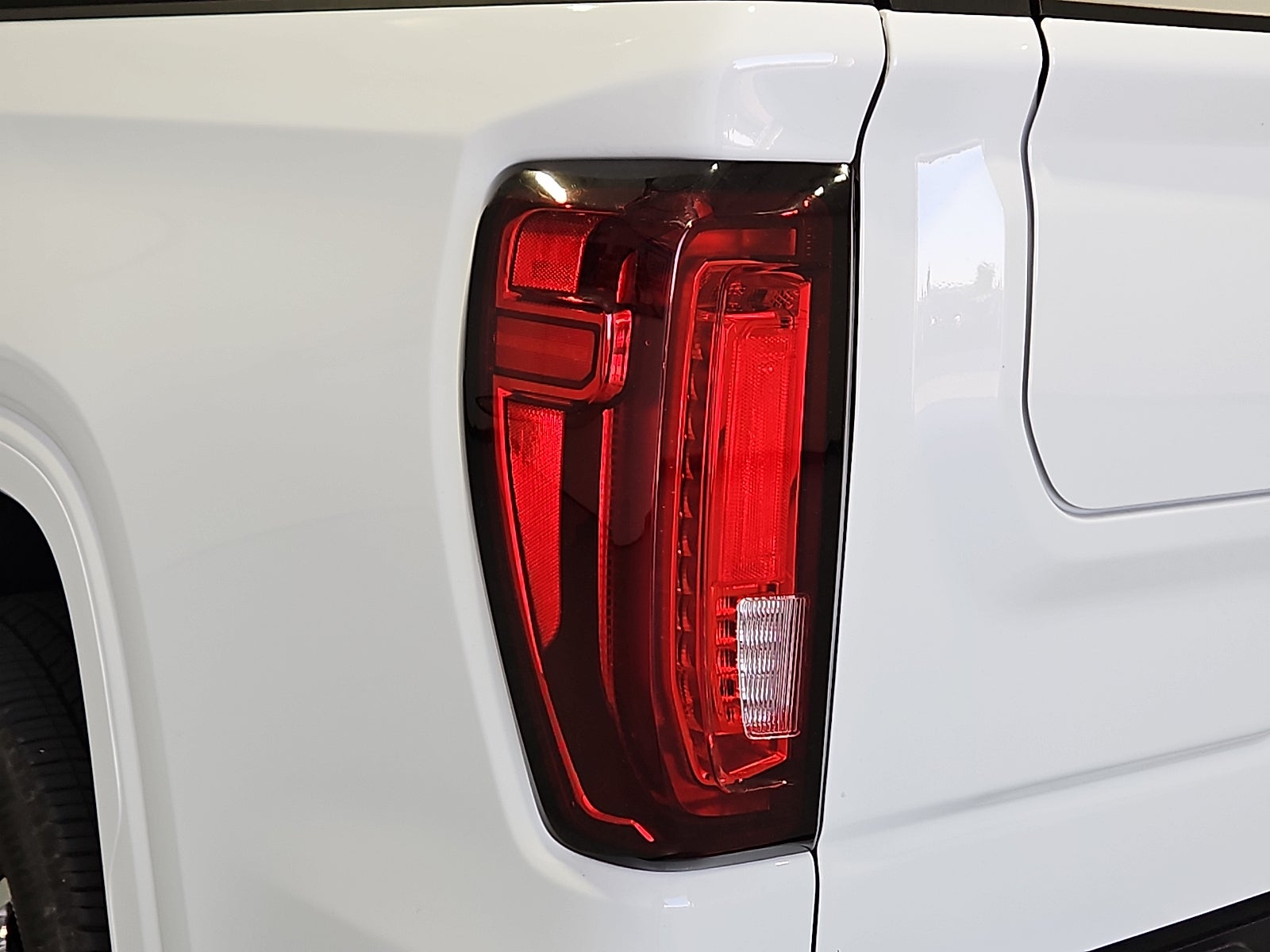 2025 GMC Sierra 1500 4WD Crew Cab Short Box SLT