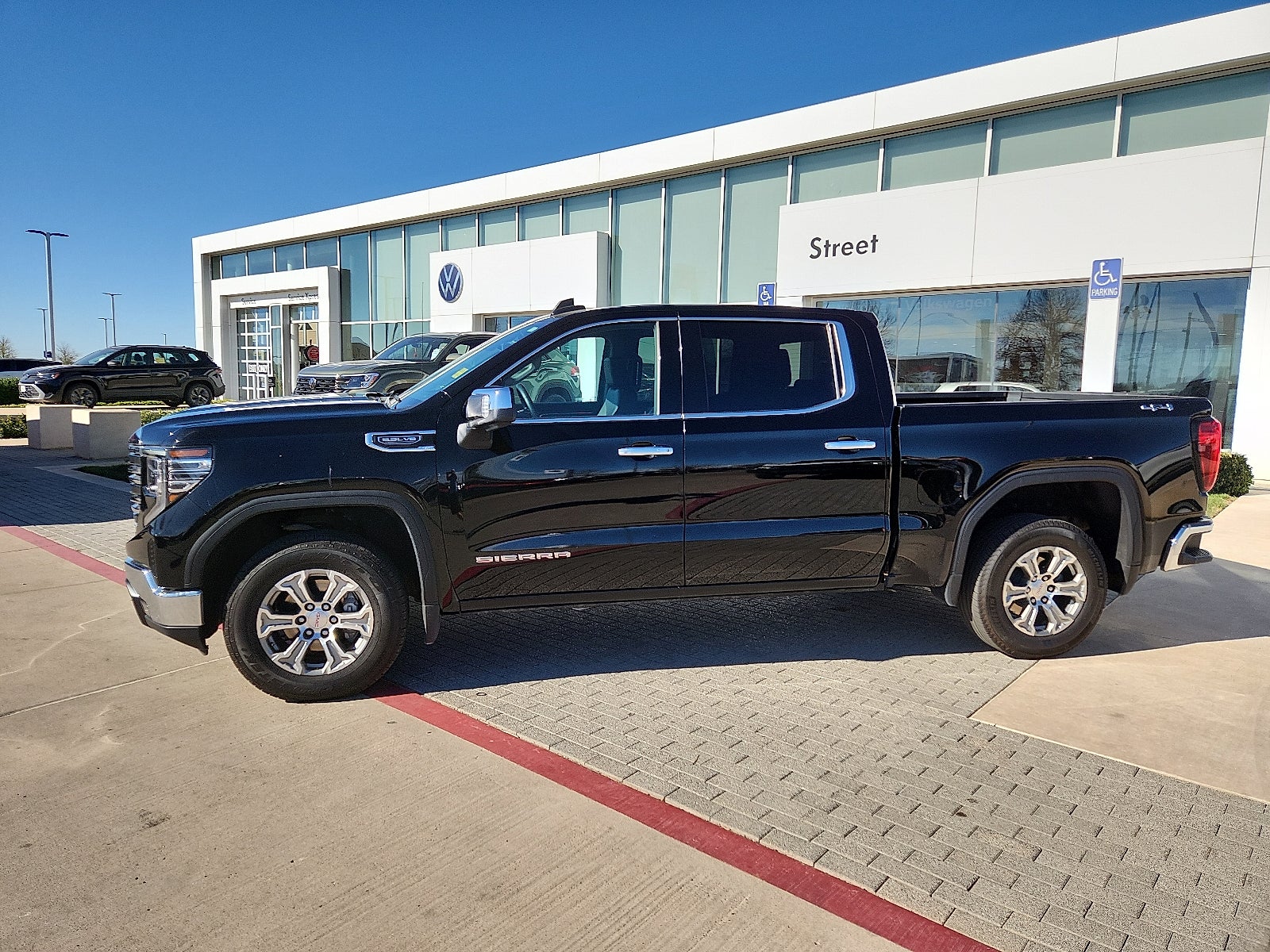 2025 GMC Sierra 1500 SLT