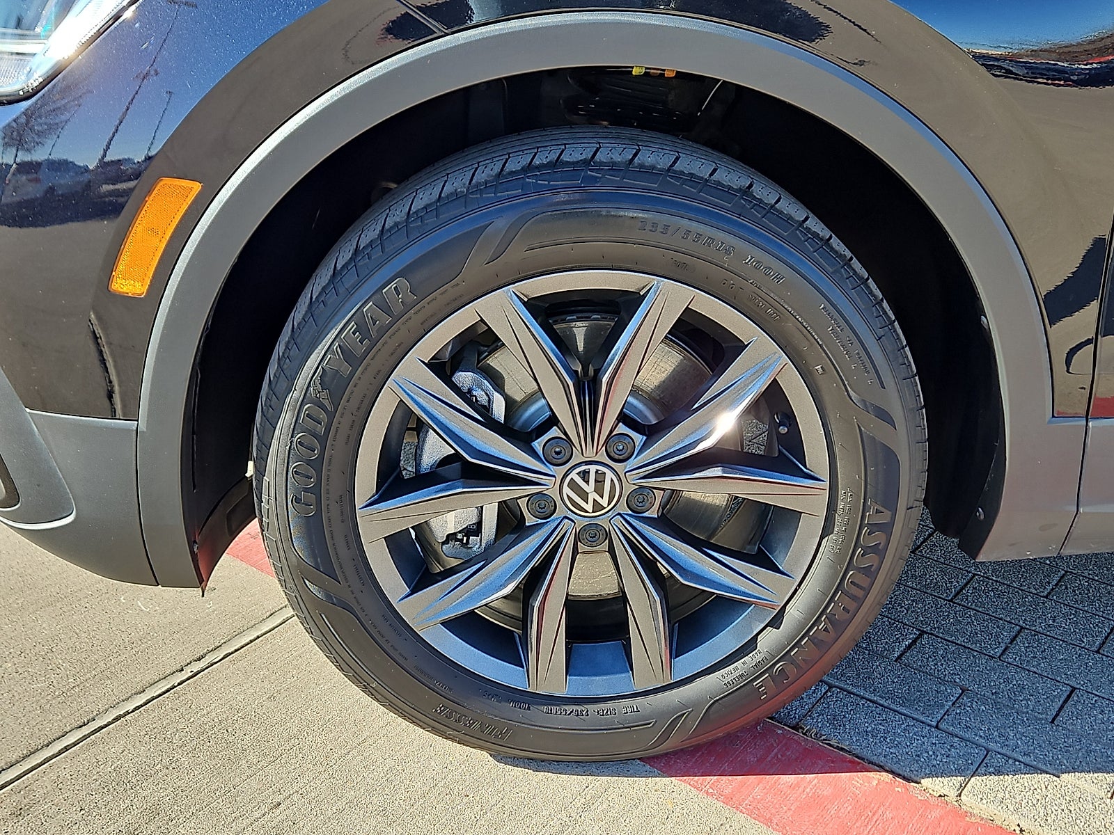 2023 Volkswagen Tiguan 2.0T SE