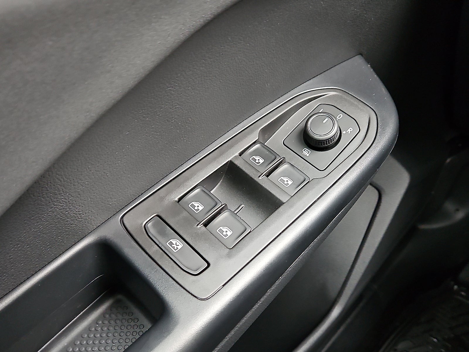 2026 Volkswagen Taos 1.5T SE Black