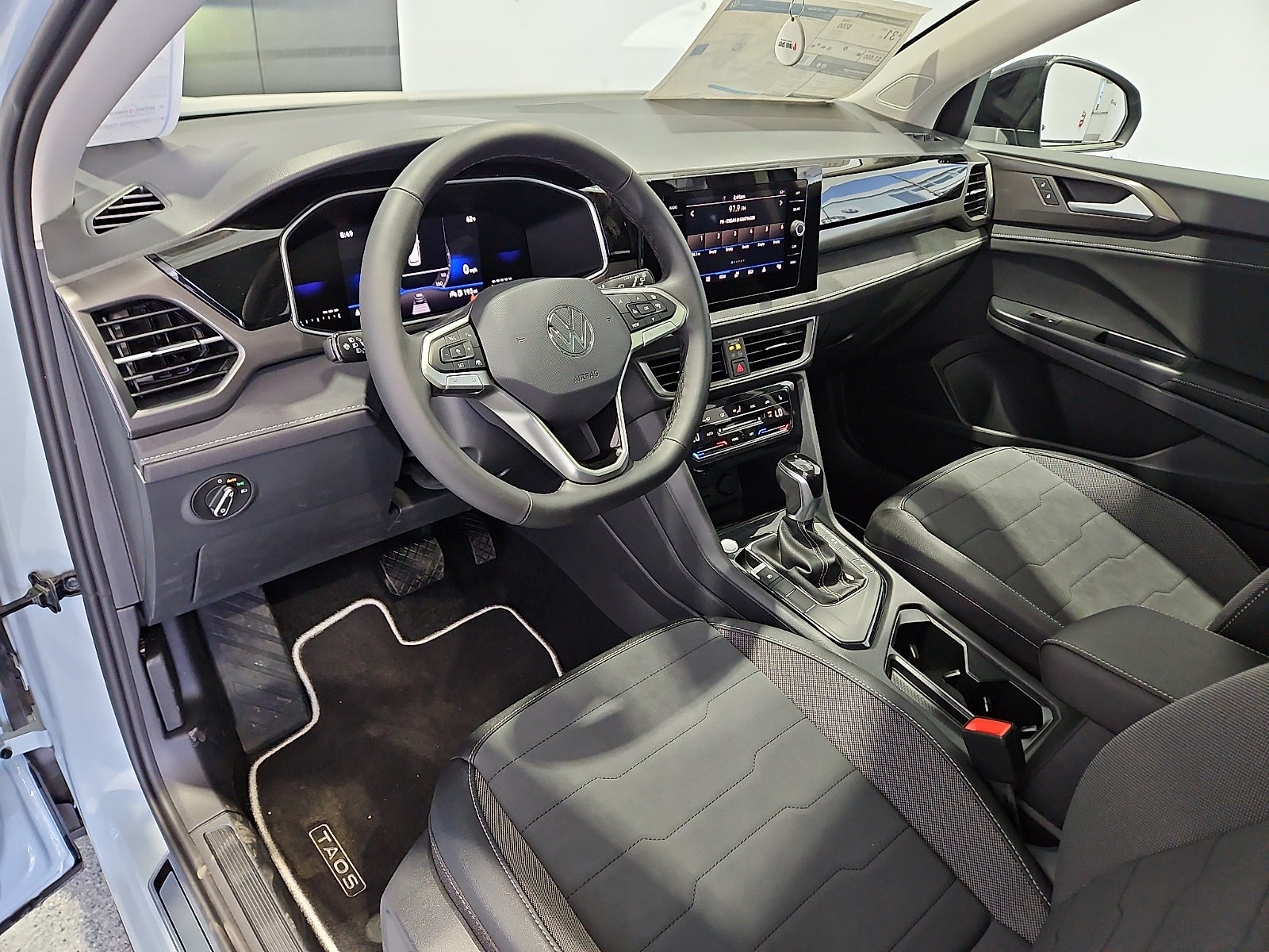 2026 Volkswagen Taos SE Black