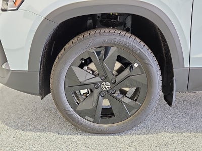 2026 Volkswagen Taos SE Black