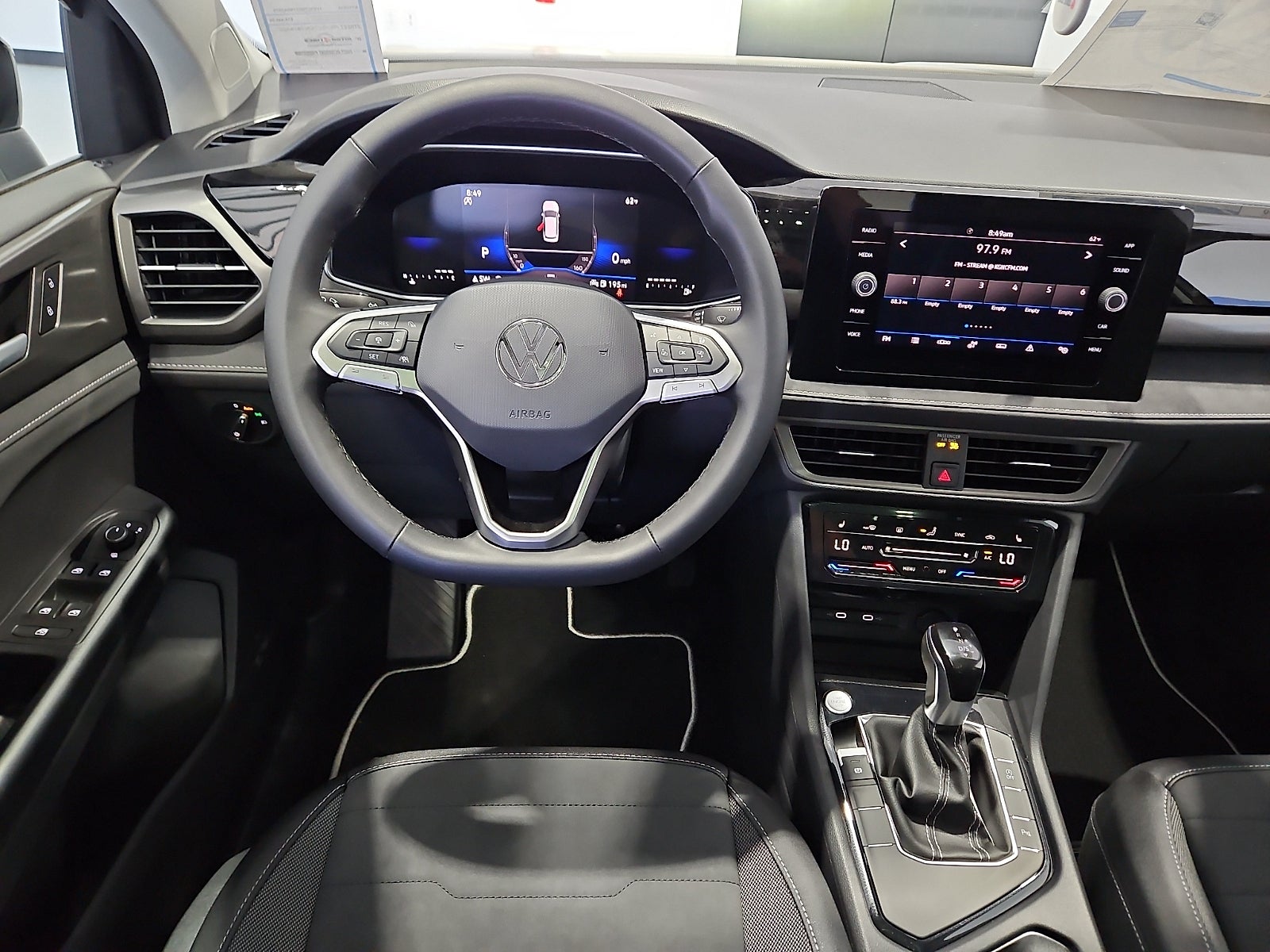 2026 Volkswagen Taos SE Black