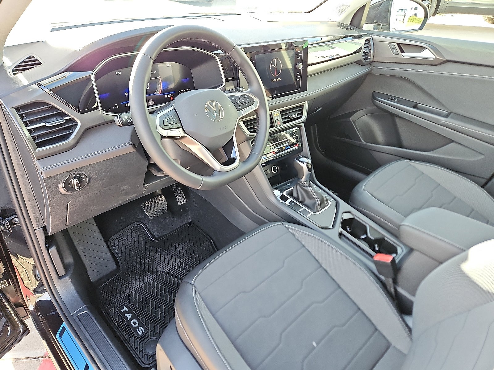 2026 Volkswagen Taos 1.5T SE Black