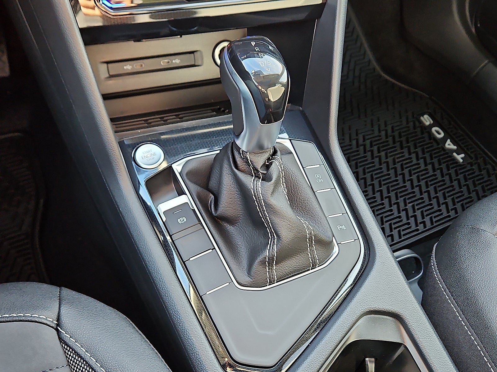 2026 Volkswagen Taos 1.5T SE Black