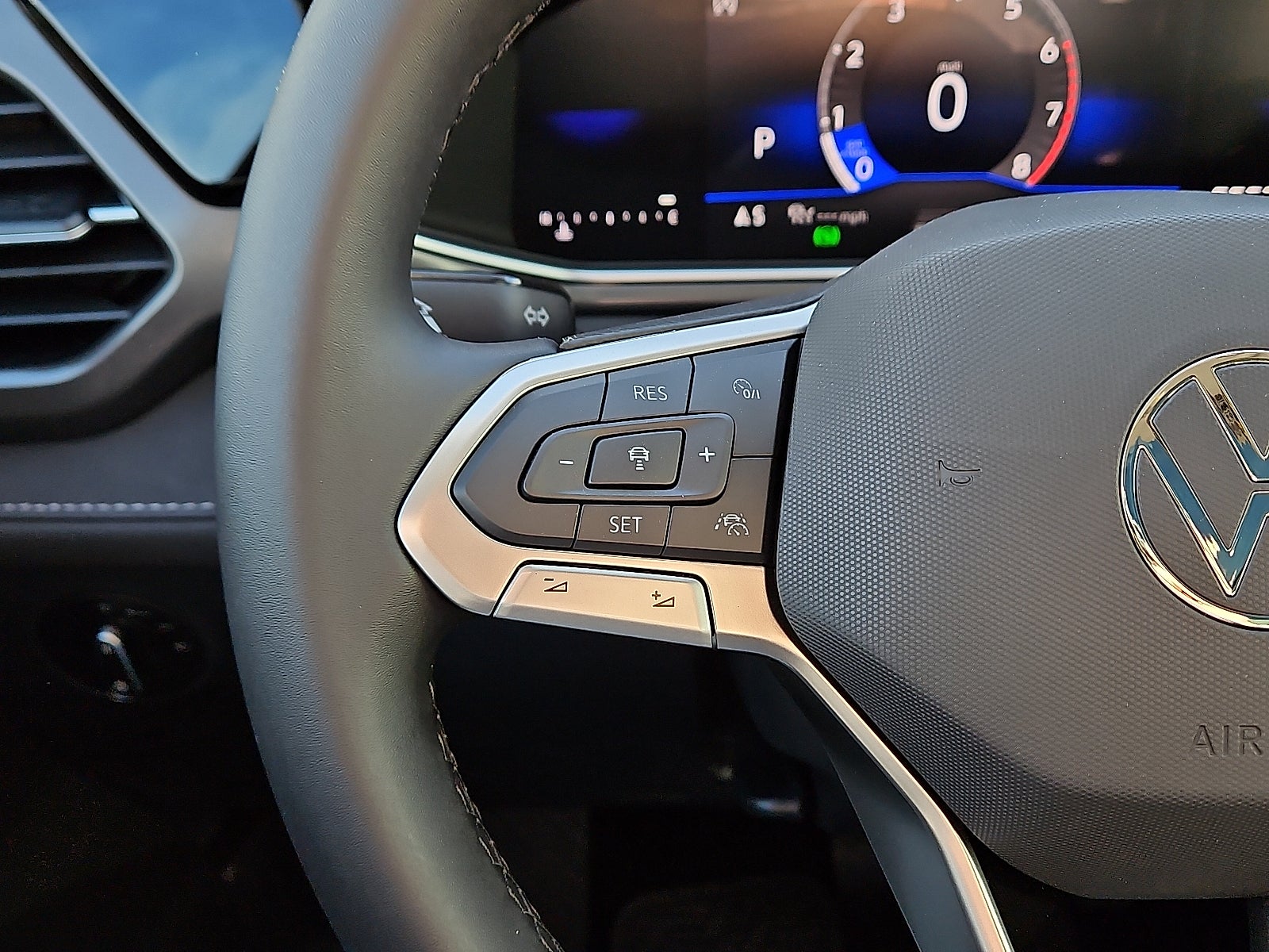 2026 Volkswagen Taos 1.5T SE Black