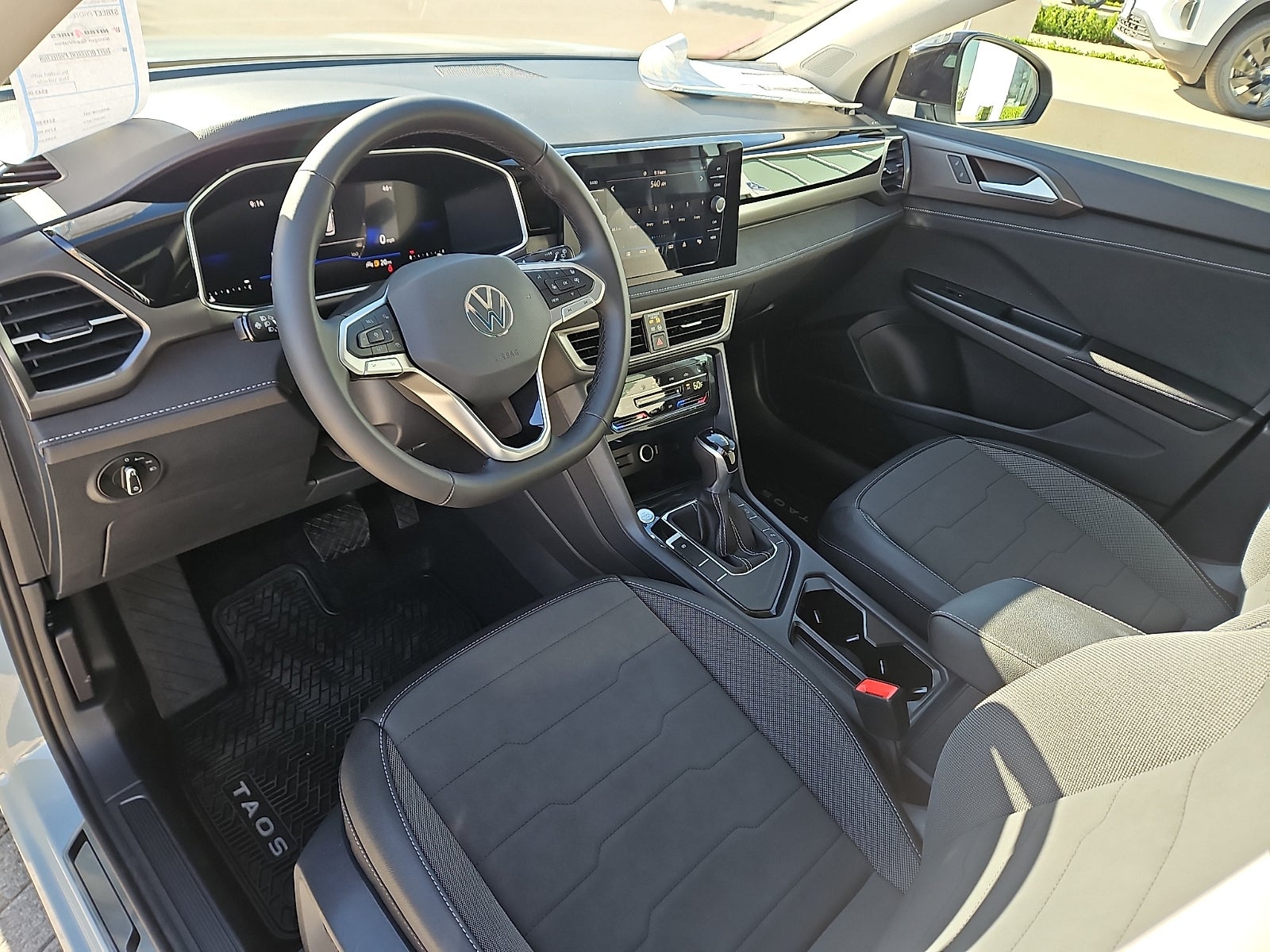 2026 Volkswagen Taos 1.5T SE Black