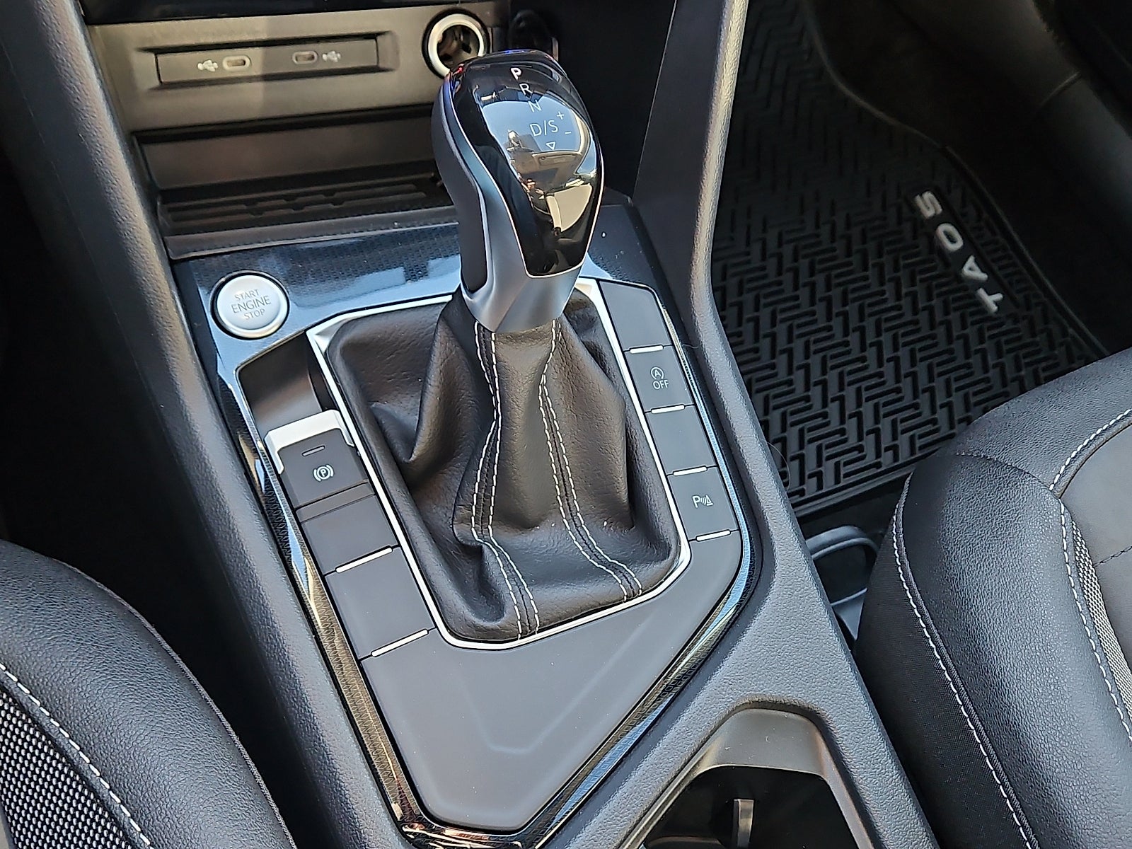 2026 Volkswagen Taos 1.5T SE Black