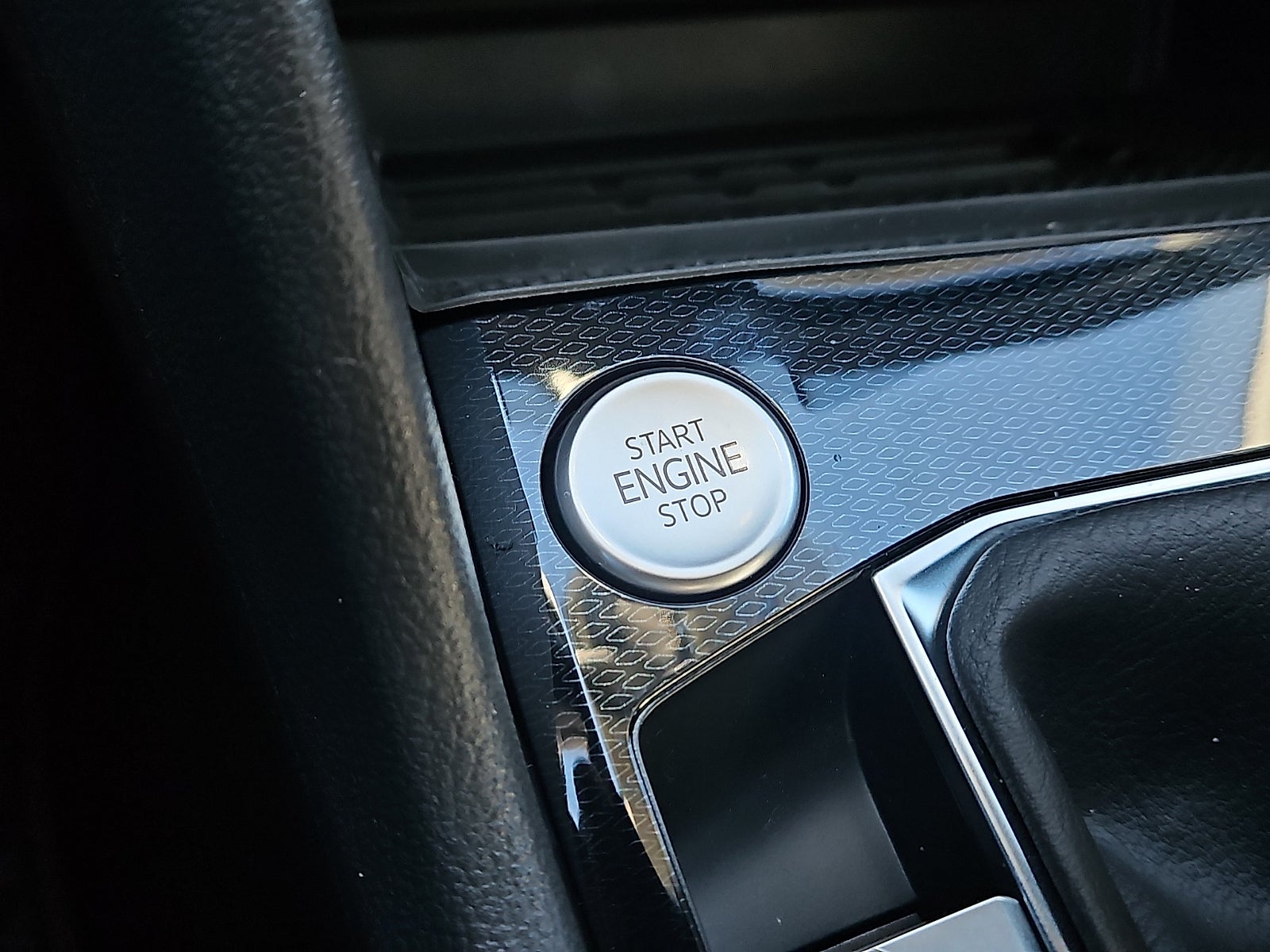 2026 Volkswagen Taos 1.5T SE Black