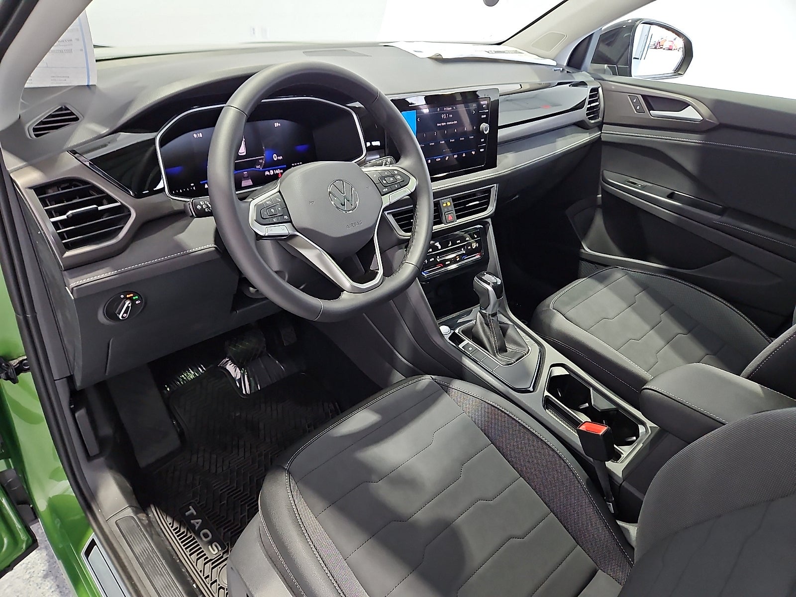 2026 Volkswagen Taos 1.5T SE Black