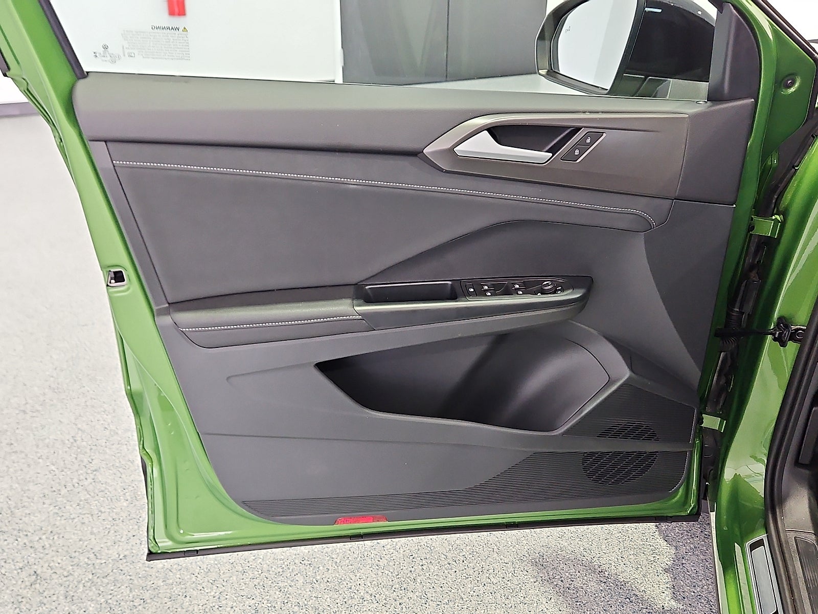 2026 Volkswagen Taos 1.5T SE Black