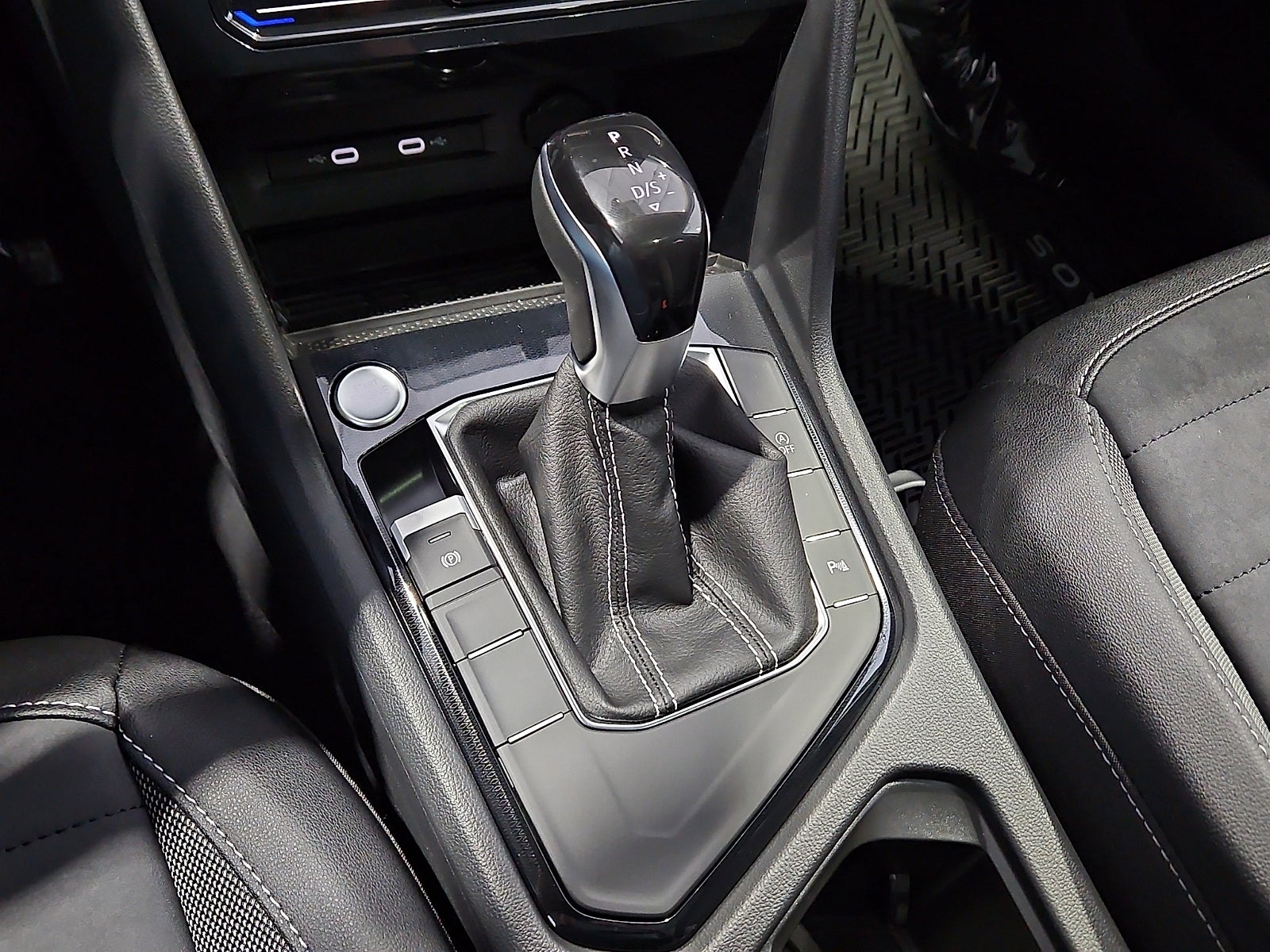 2026 Volkswagen Taos 1.5T SE Black