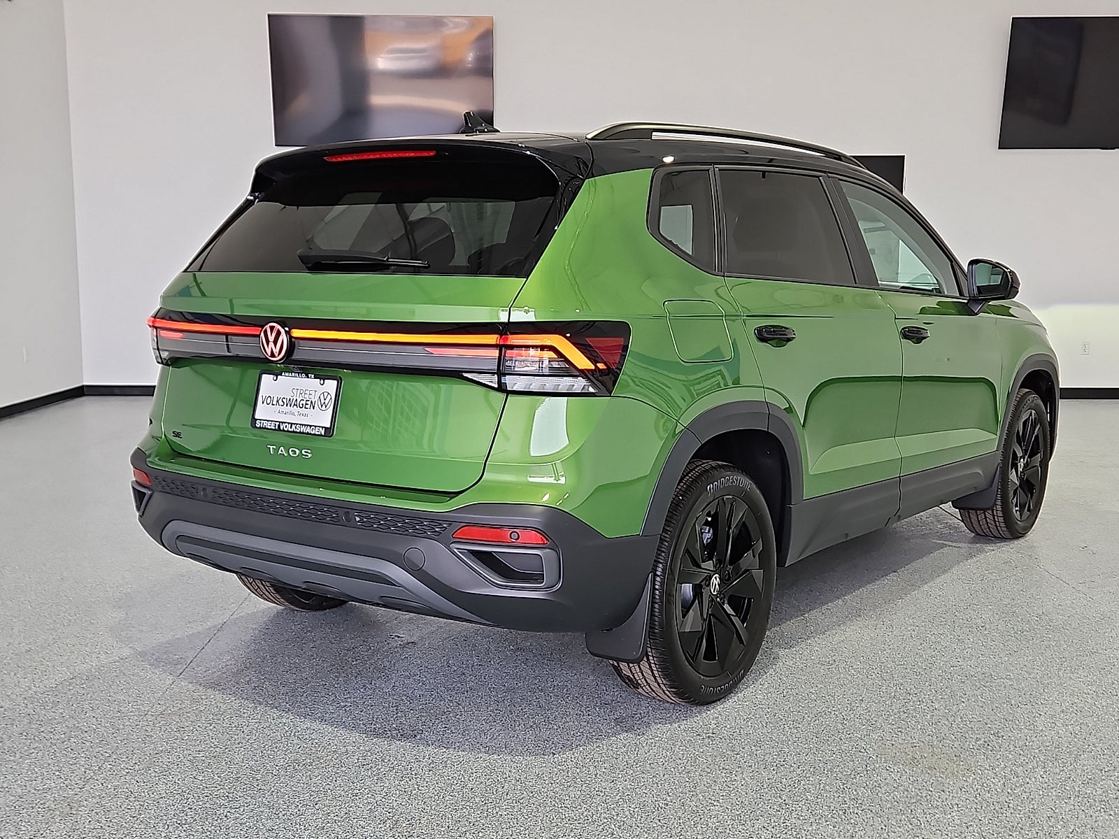 2026 Volkswagen Taos 1.5T SE Black