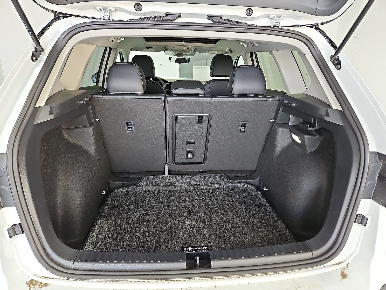 2026 Volkswagen Taos SE Black