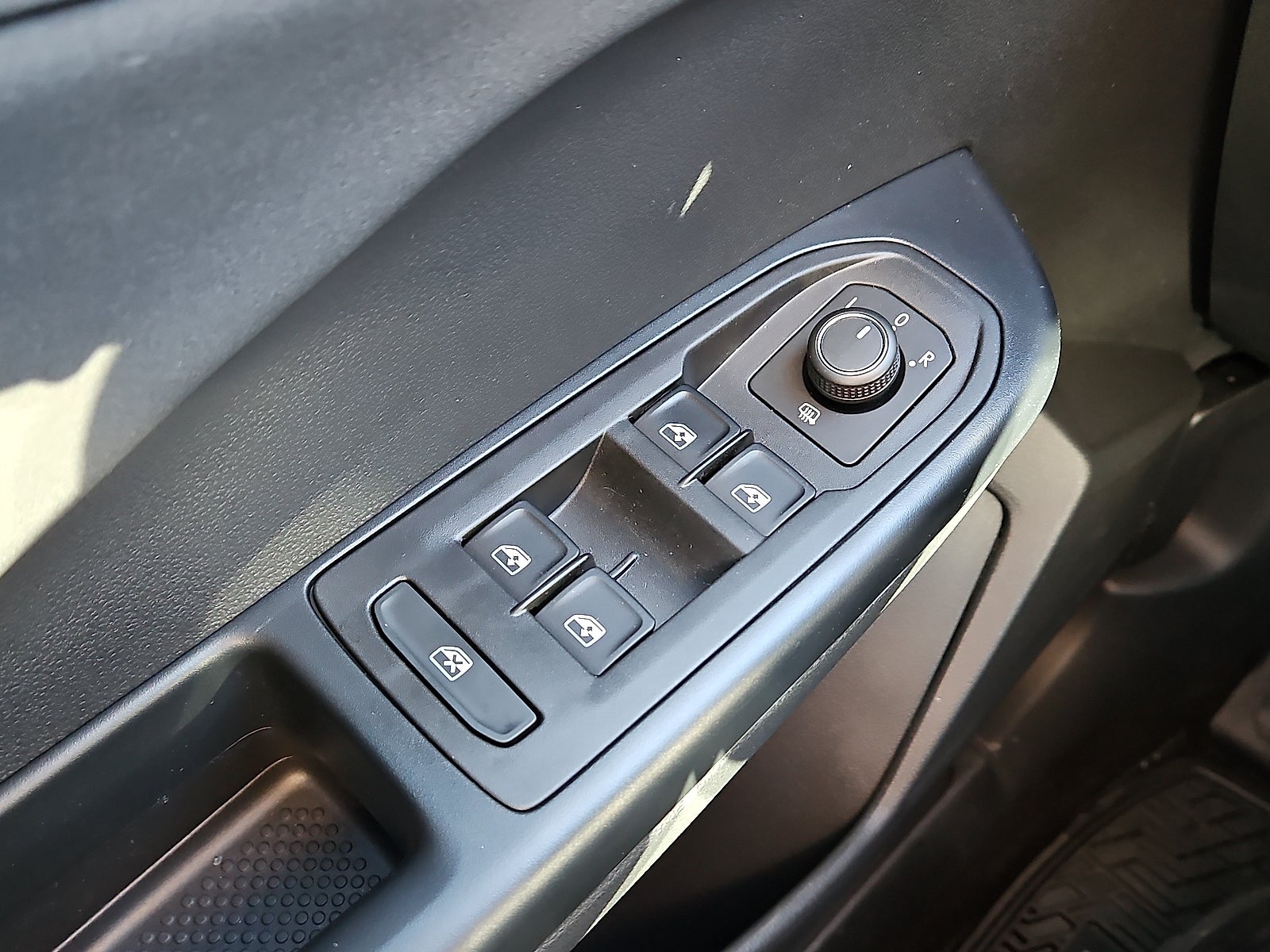 2026 Volkswagen Taos 1.5T SE Black