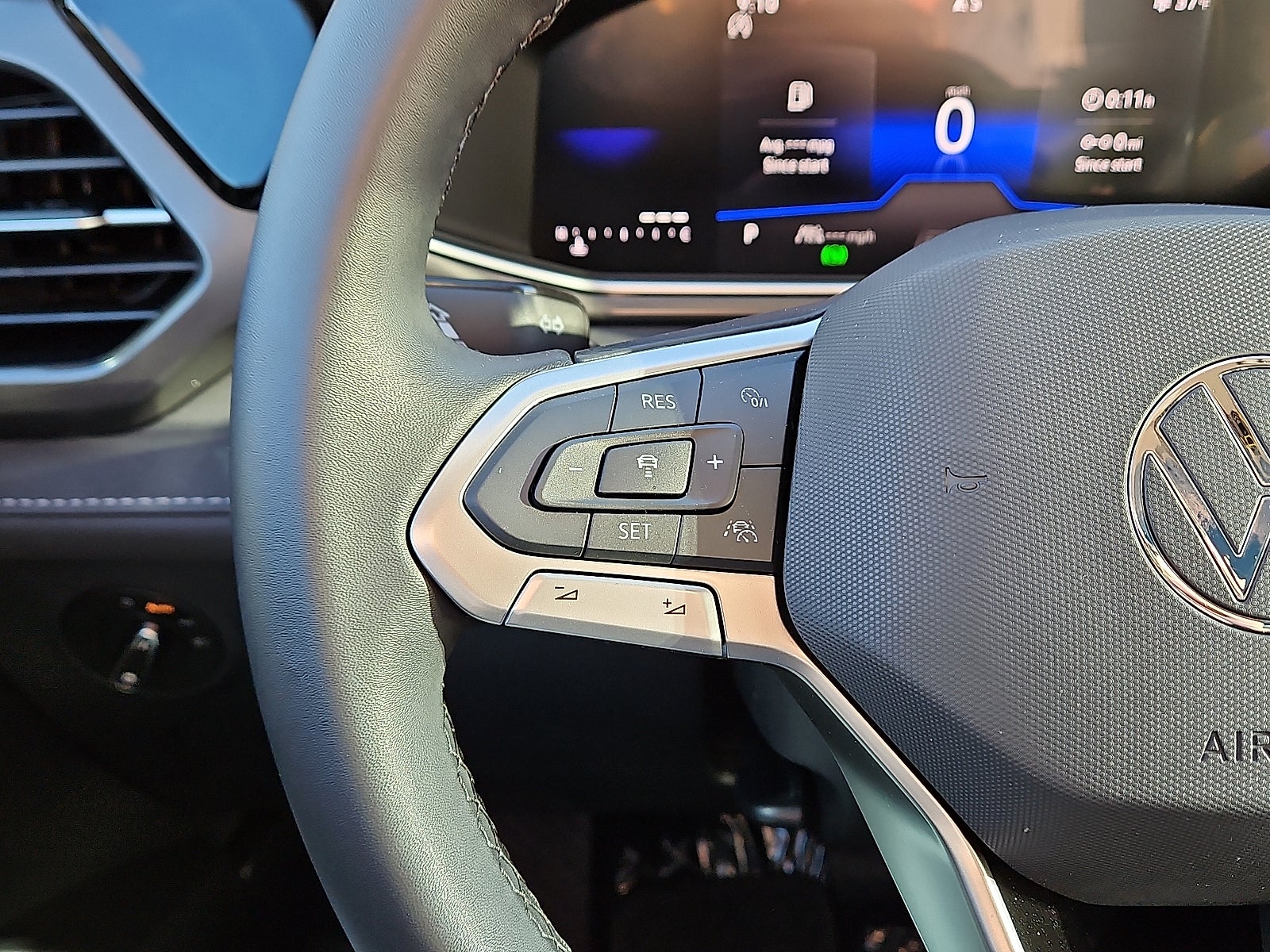 2026 Volkswagen Taos 1.5T SE Black