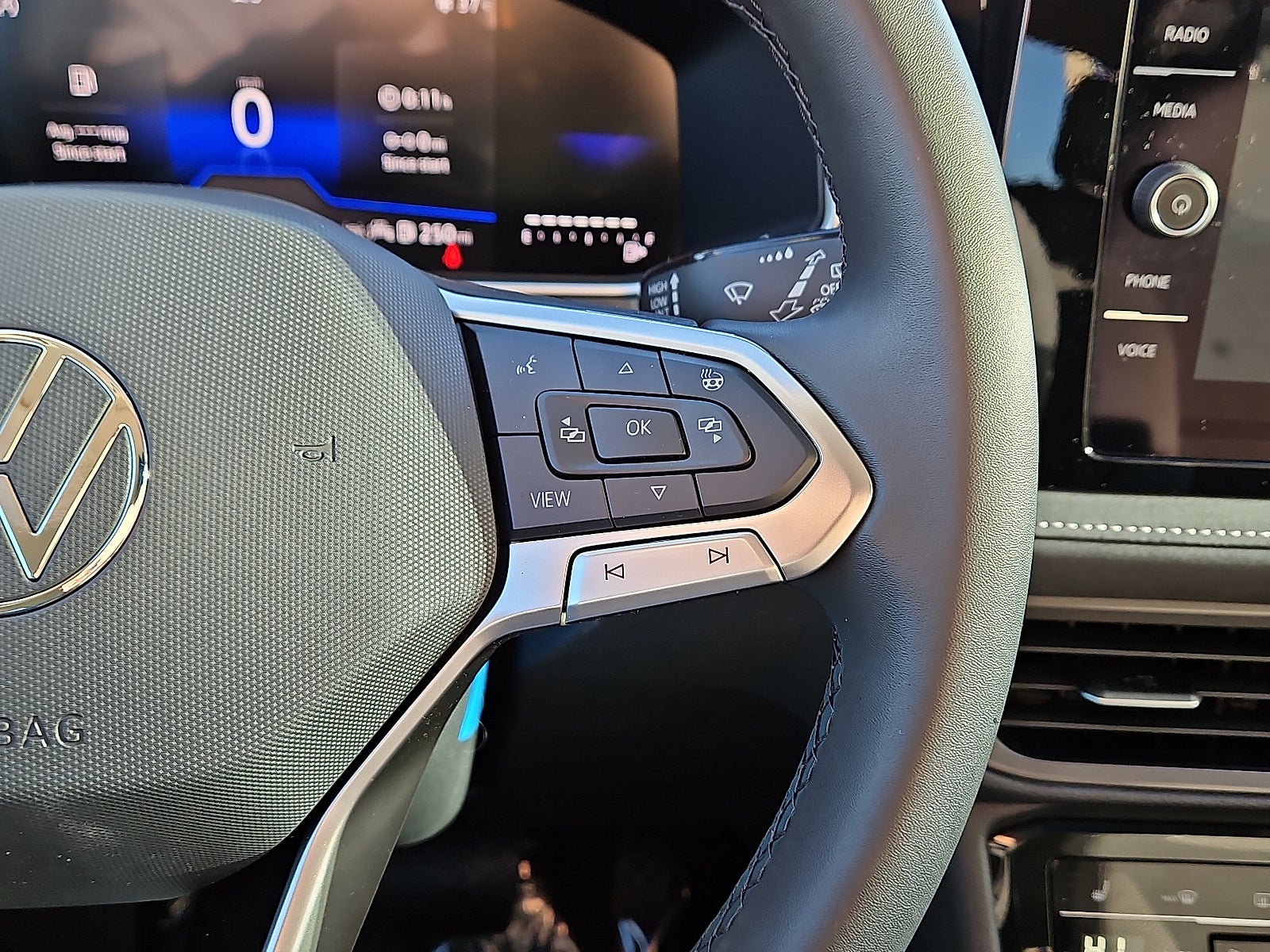 2026 Volkswagen Taos 1.5T SE Black