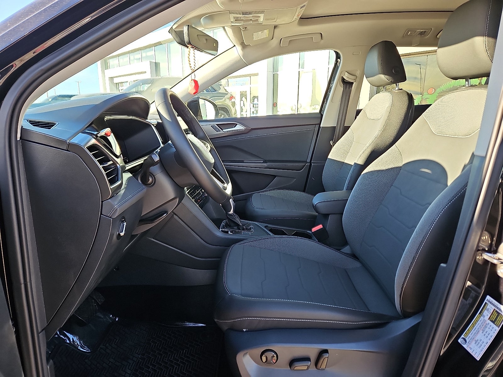 2026 Volkswagen Taos 1.5T SE Black