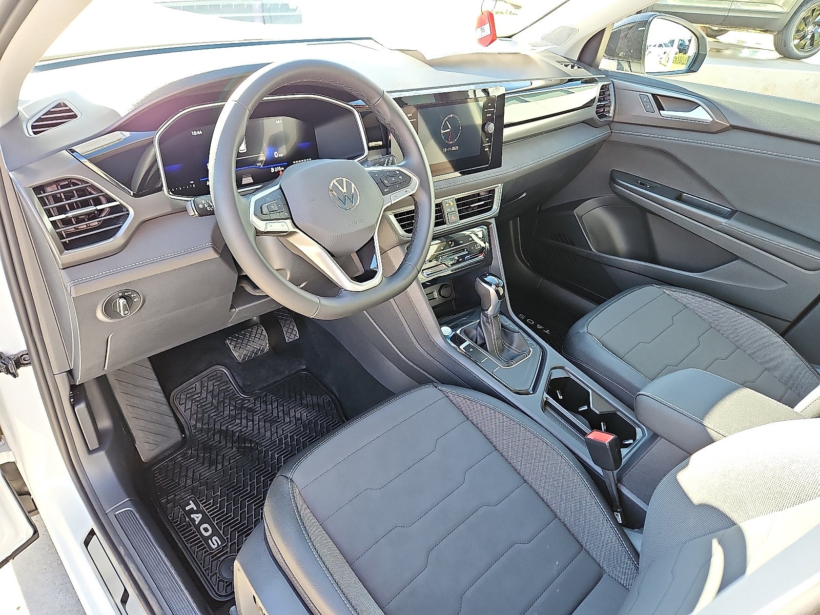 2026 Volkswagen Taos 1.5T SE Black