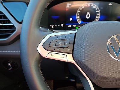 2026 Volkswagen Taos 1.5T SE Black