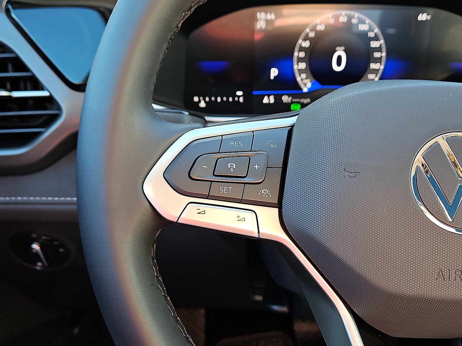 2026 Volkswagen Taos 1.5T SE Black