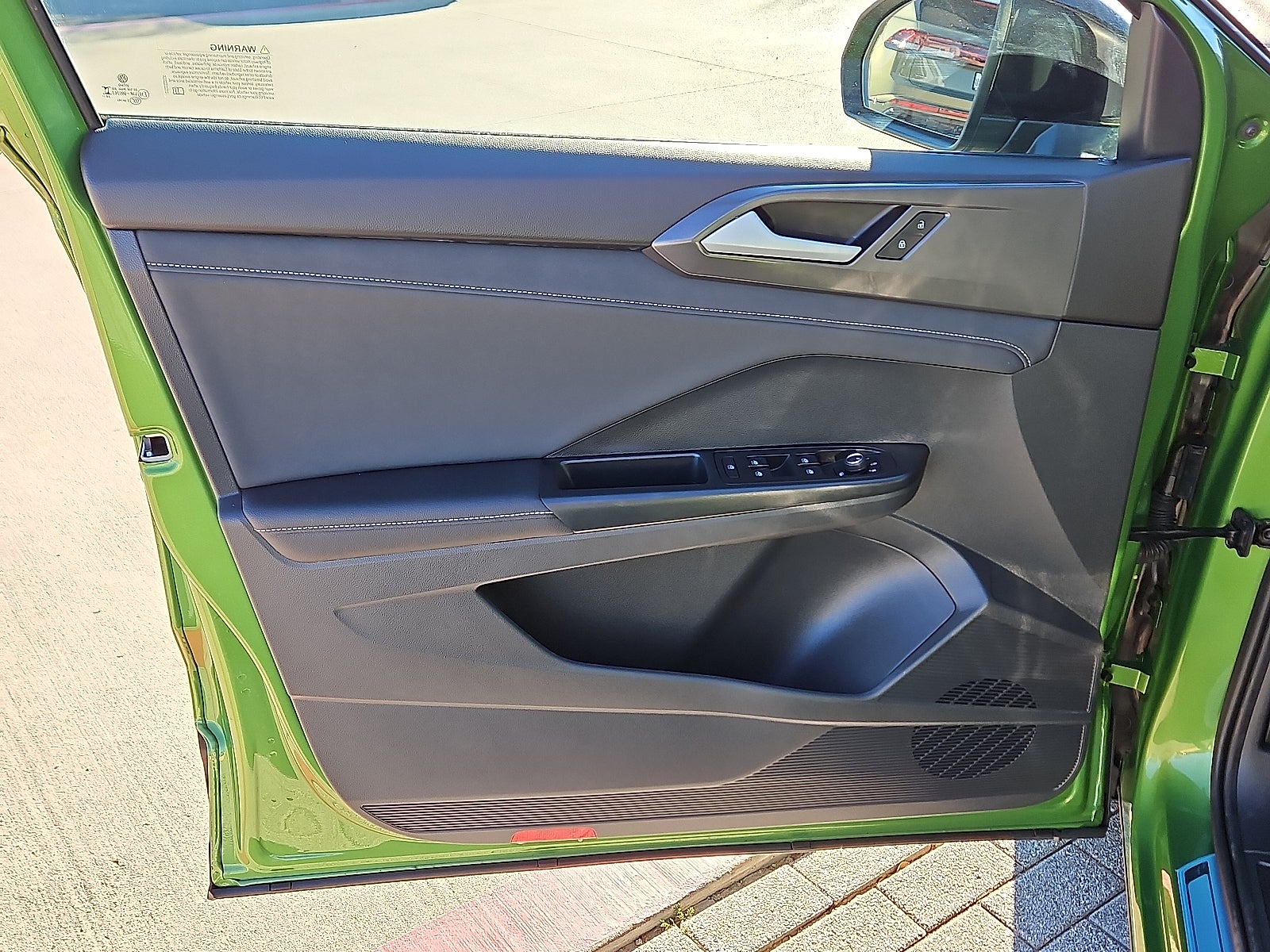 2025 Volkswagen Taos 1.5T SE Black