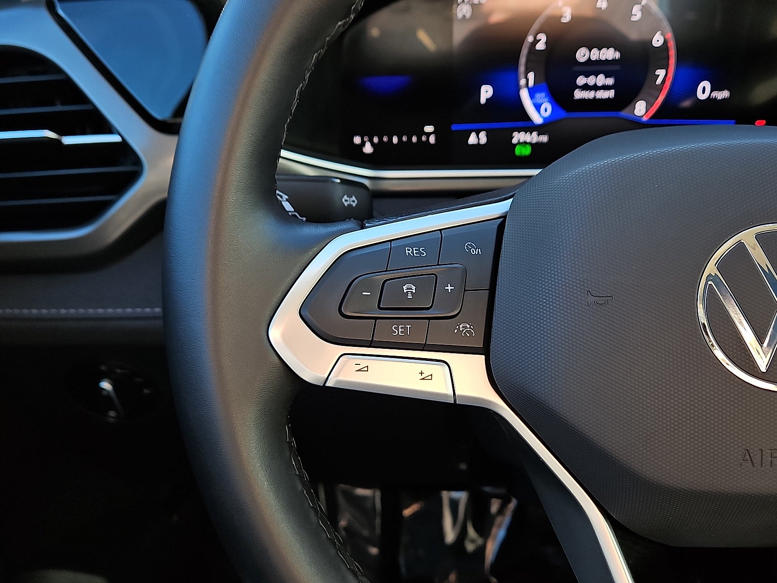 2025 Volkswagen Taos 1.5T SE Black