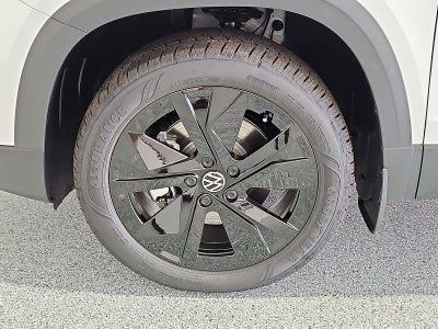 2026 Volkswagen Taos SE Black