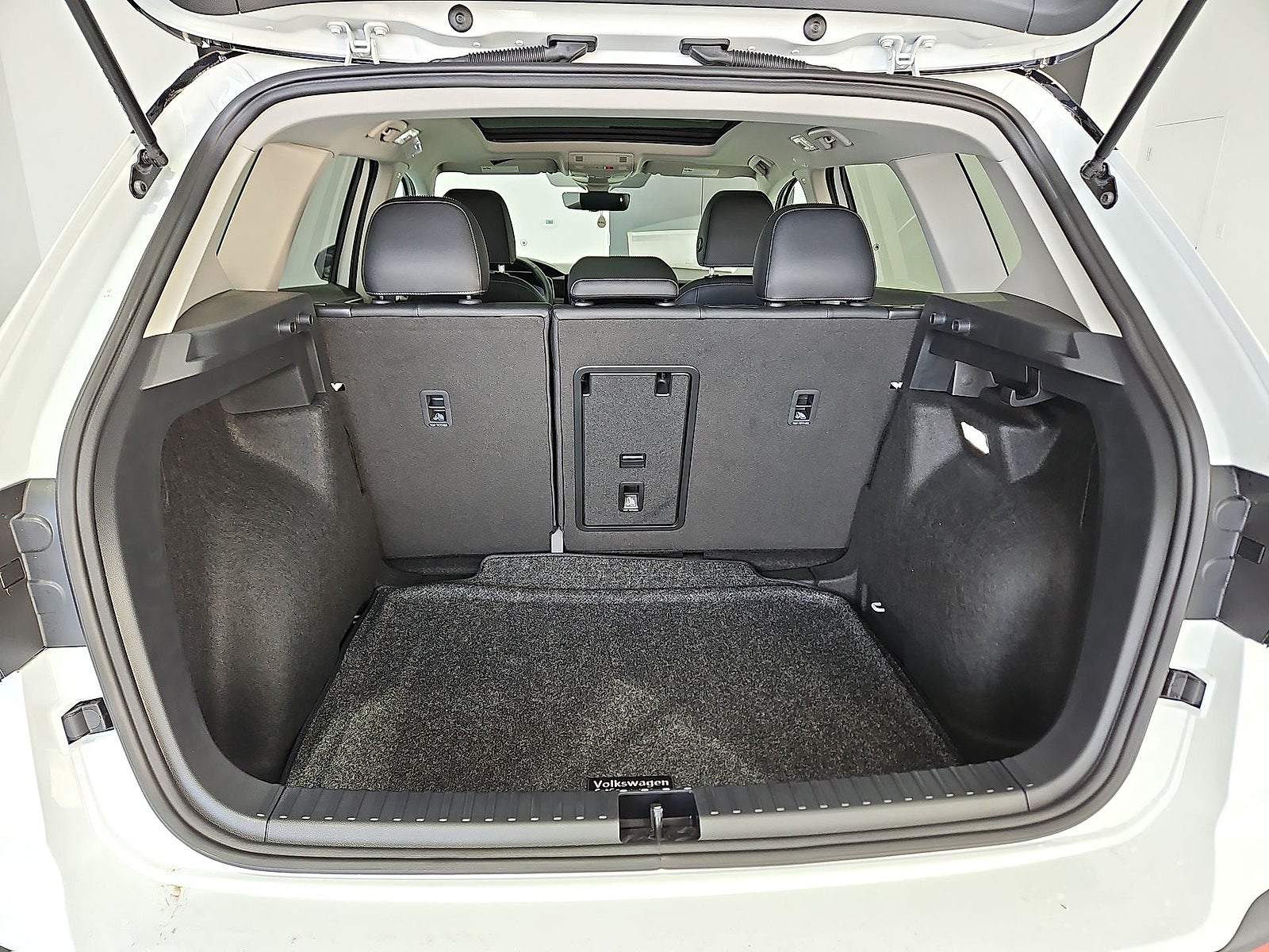 2026 Volkswagen Taos SE Black
