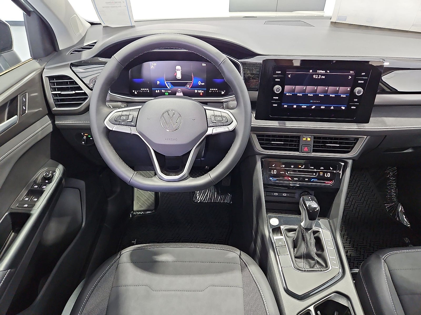 2026 Volkswagen Taos SE Black