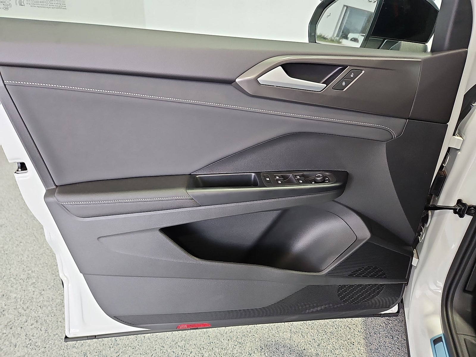 2026 Volkswagen Taos SE Black