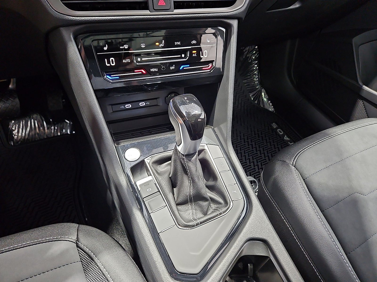 2026 Volkswagen Taos SE Black