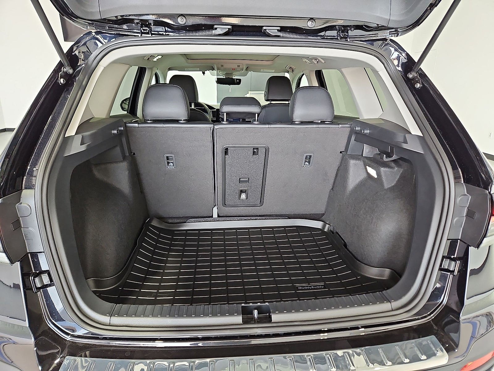 2026 Volkswagen Taos SE Black