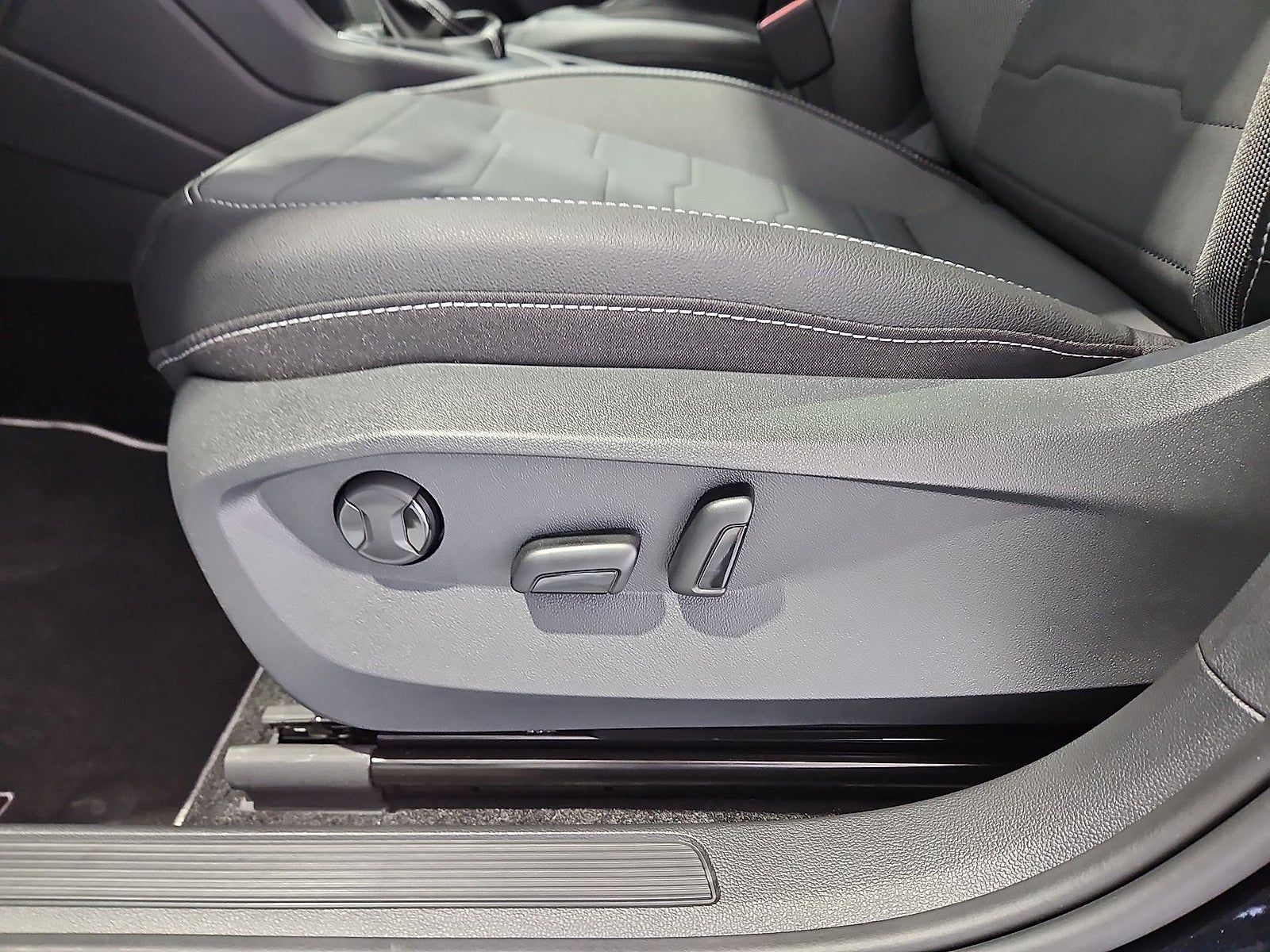 2026 Volkswagen Taos SE Black