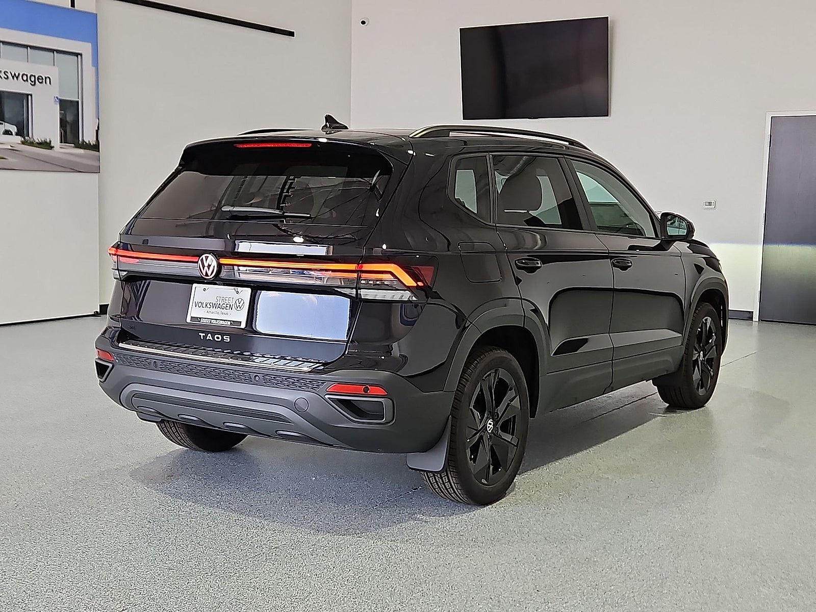 2026 Volkswagen Taos SE Black