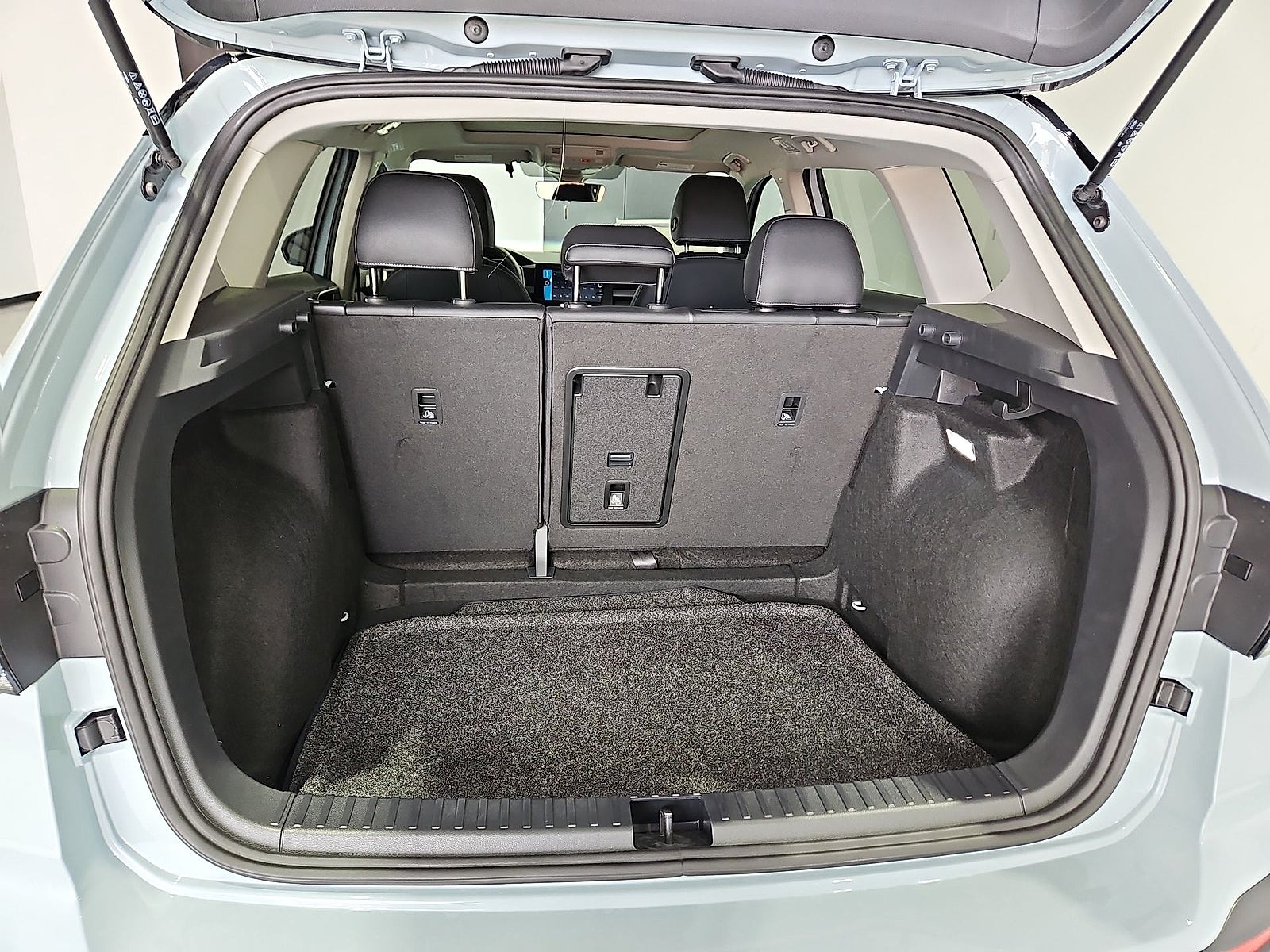 2027 Volkswagen Taos SE Black