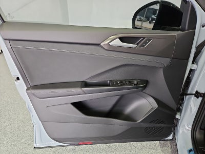 2027 Volkswagen Taos SE Black