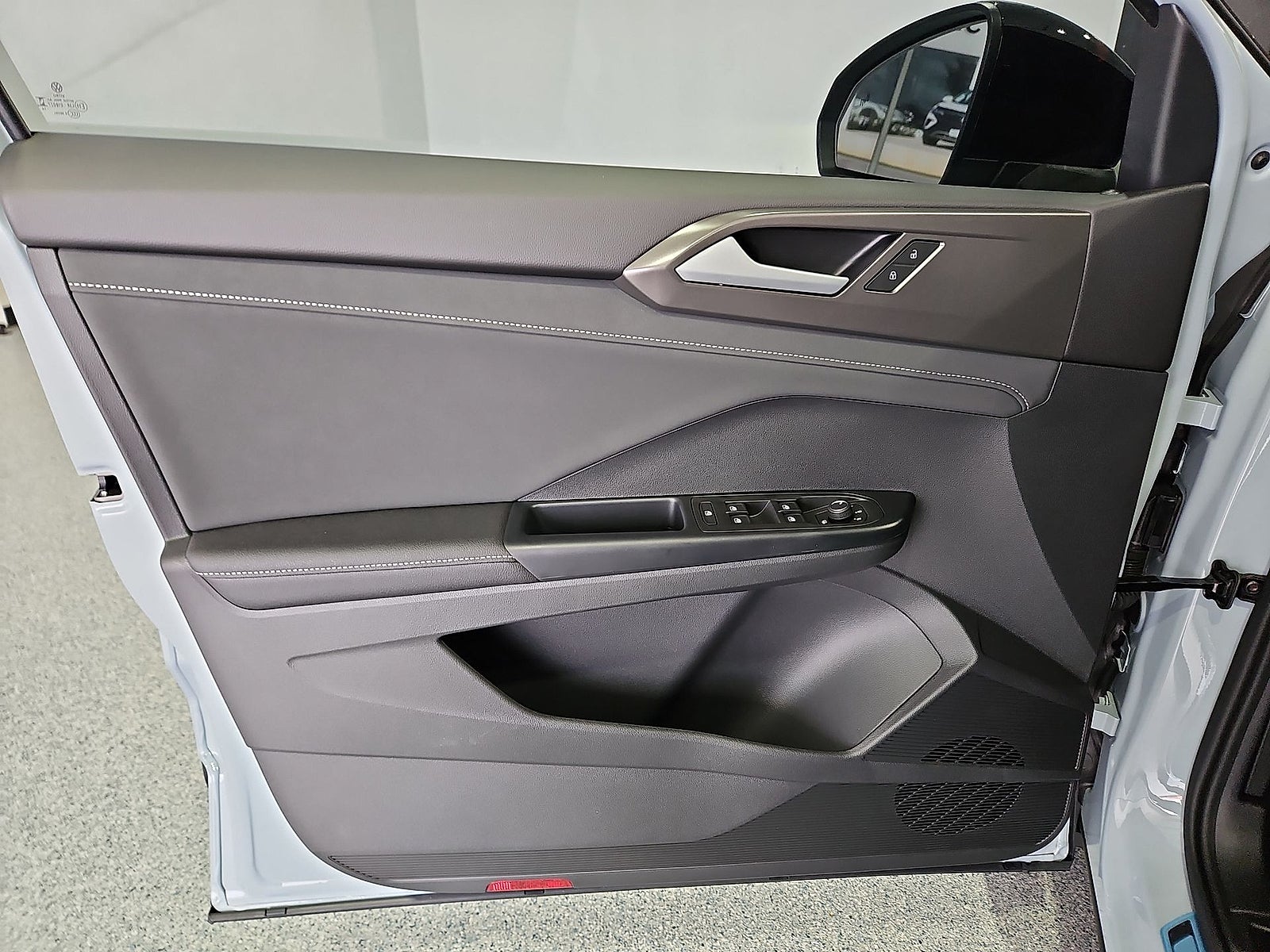 2027 Volkswagen Taos SE Black