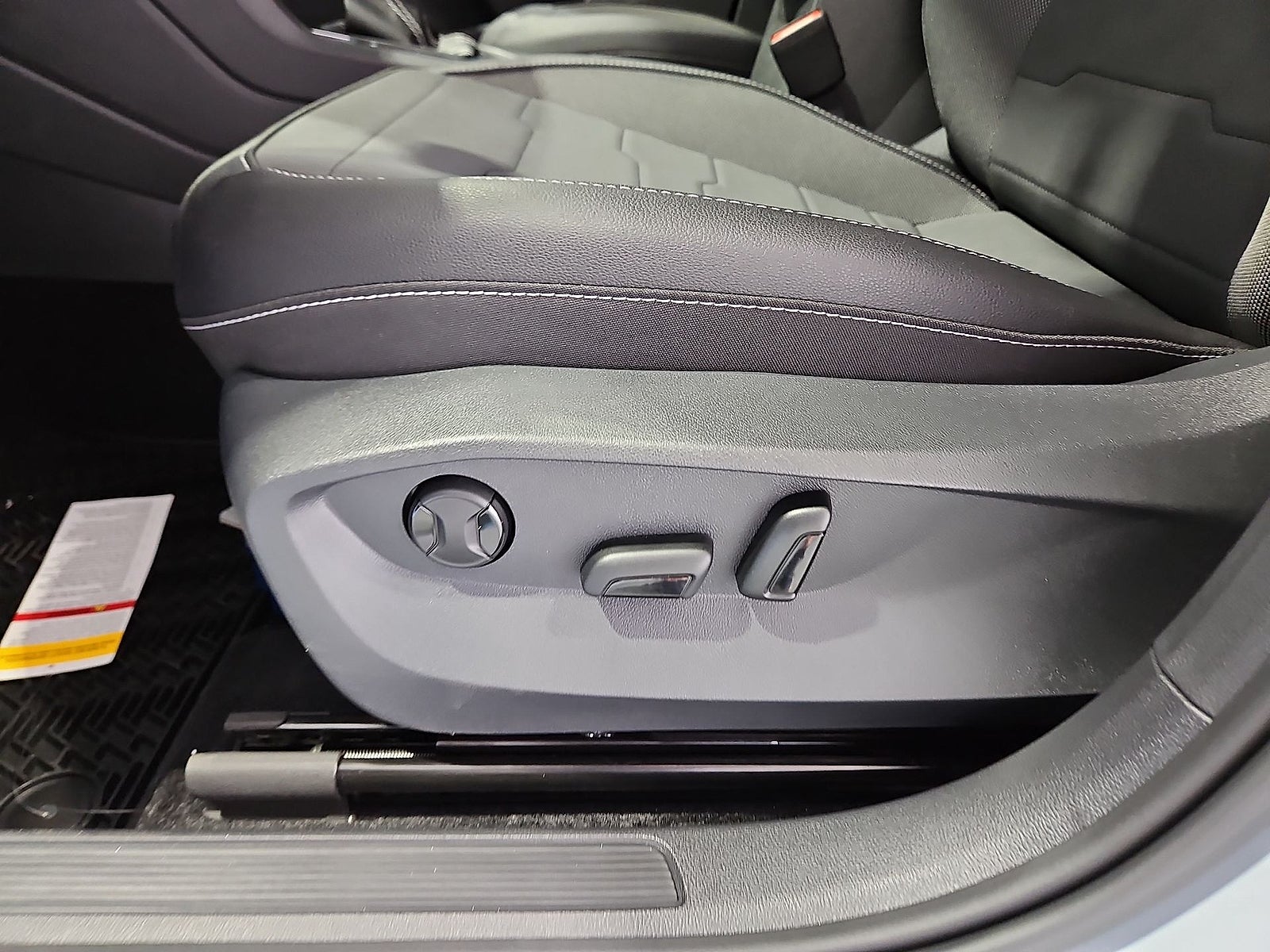 2027 Volkswagen Taos SE Black