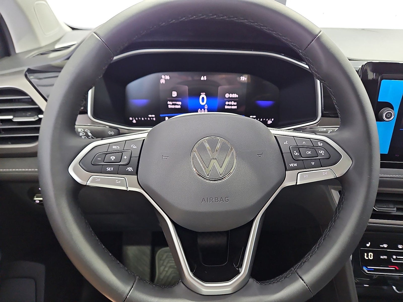 2027 Volkswagen Taos SE Black